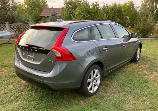 Volvo V60 cena 63700 przebieg: 105800, rok produkcji 2017 z Turek małe 92